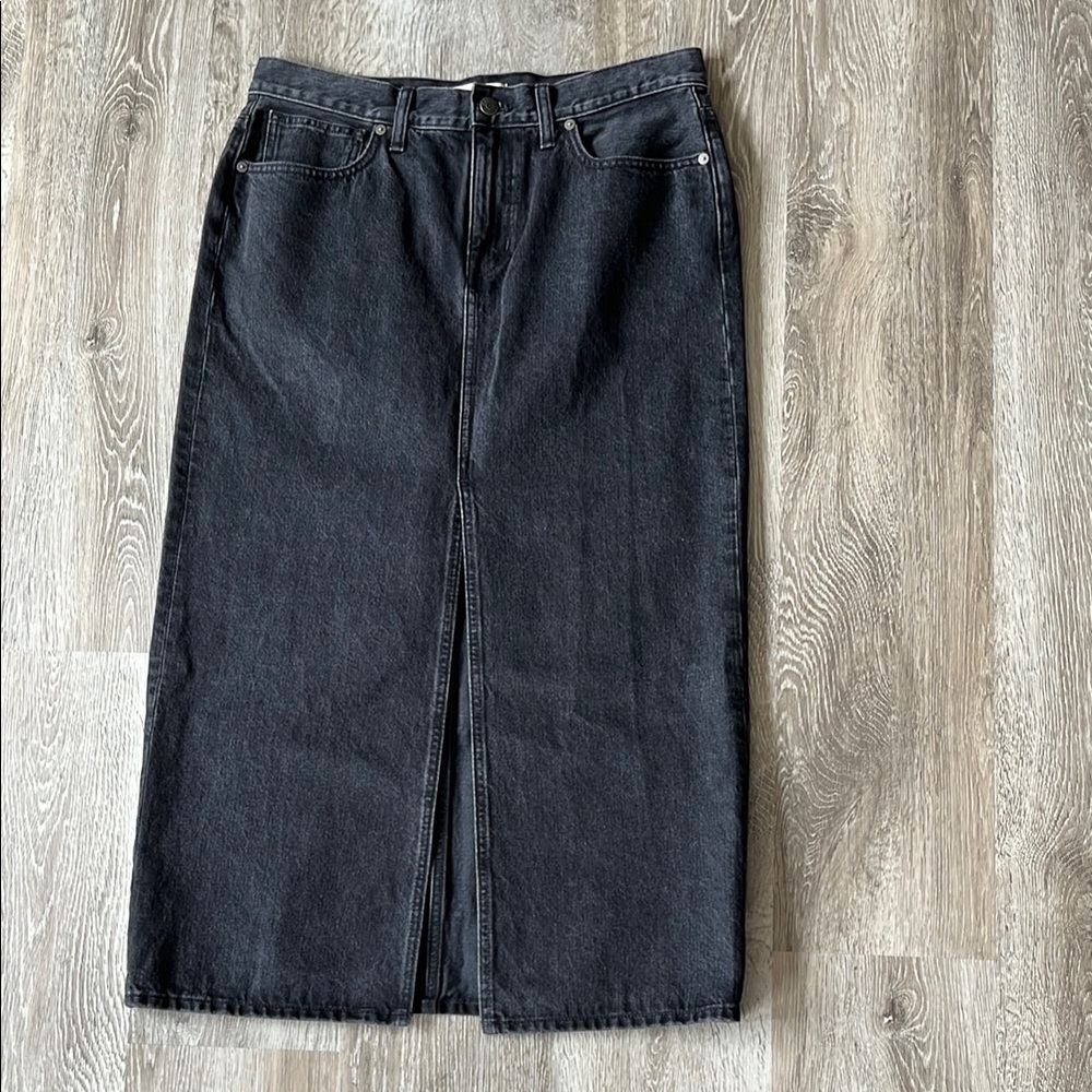 Madewell  Mid-Rise Denim Maxi Skirt in Lunar Wash Size 28
